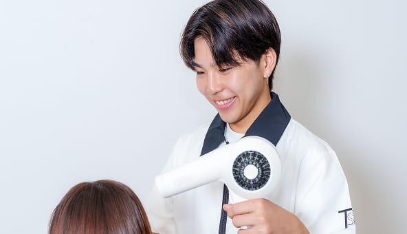 美容師になるならこのコース