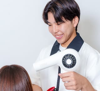 美容師になるならこのコース