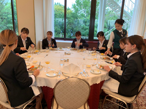 【トータルビューティー科】テーブルマナー☆20191018